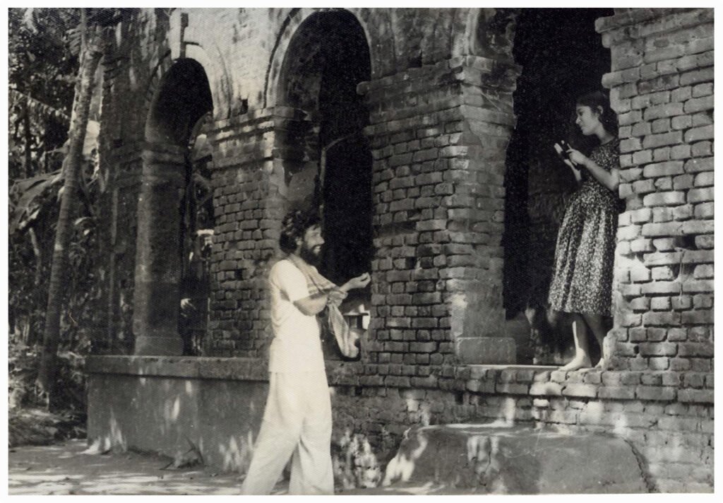 বিকল্পধারার স্বপ্লদৈর্ঘ্য চলচ্চিত্র "হুলিয়া" (১৯৮৪) এর আরেকটি দৃশ্যে অভিনেতা আসাদুজ্জামান নূর।