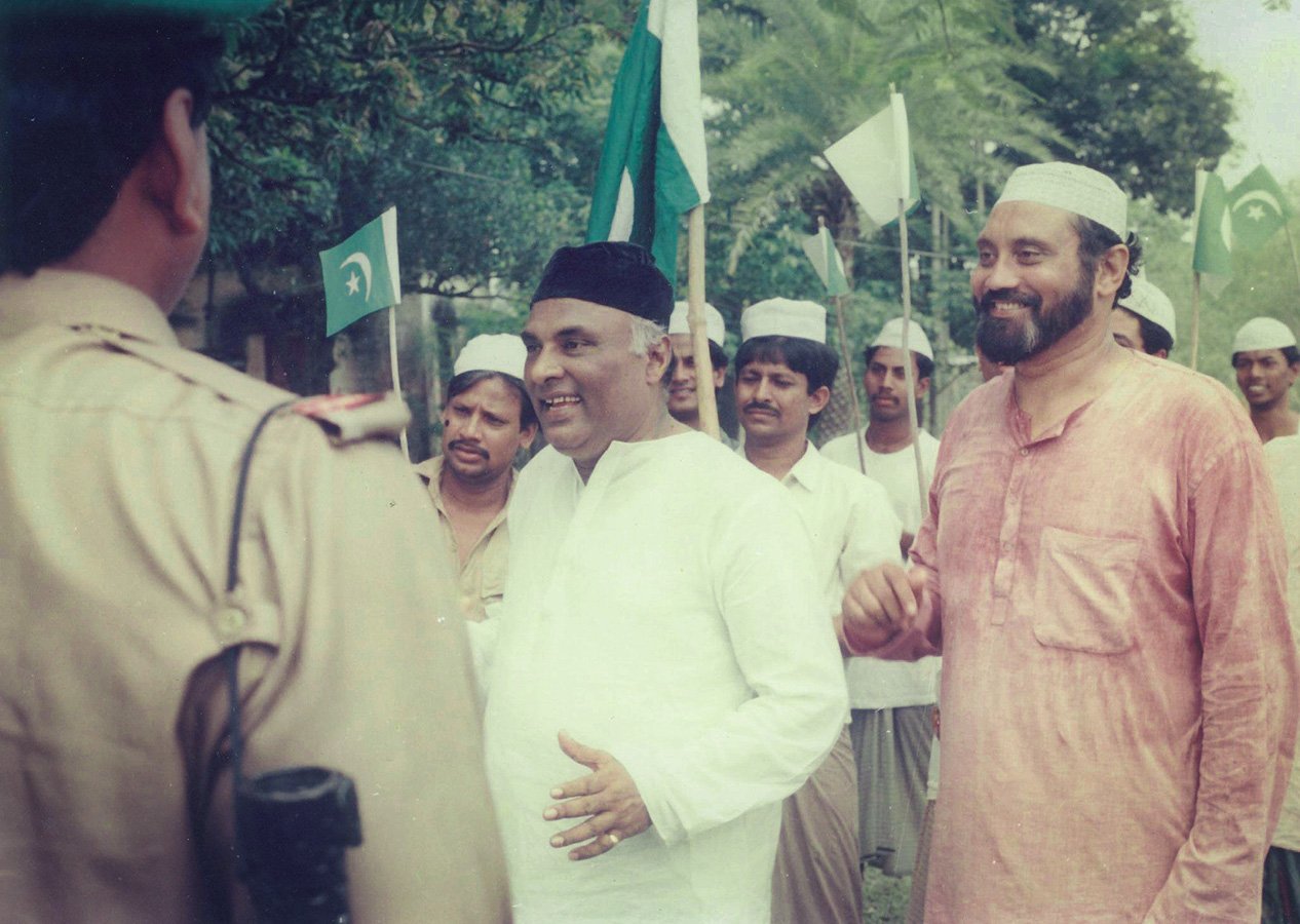 তানভীর মোকাম্মেল পরিচালিত নদীর নাম মধুমতী (১৯৯৬) চলচ্চিত্রে - মোহাম্মদ আব্দুল খালেক চরিত্রে অভিনয় করেছেন আমিরুল হক চৌধুরী এবং আখতার চরিত্রে অভিনয় করেছেন রাইসুল ইসলাম আসাদ।