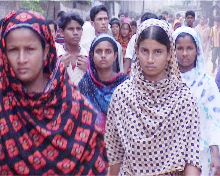 প্রামাণ্যচিত্র "বস্ত্রবালিকারা" এর একটি দৃশ্য।